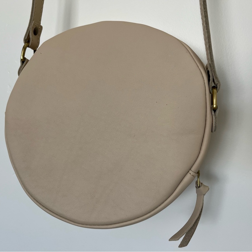 Portland Leather Circle Crossbody Large Bone - Picture 4 of 8